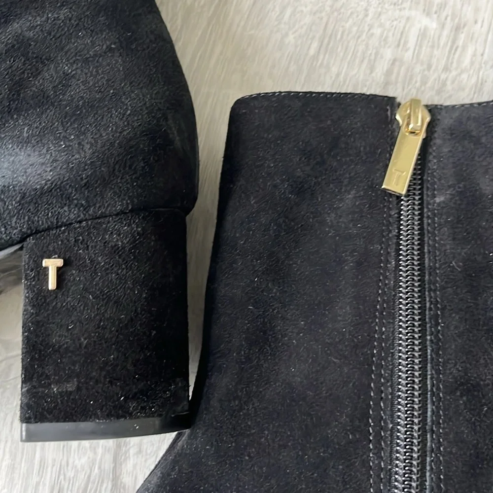 Ted Baker Neomie‎ Suede Block Heeled Ankle Boots Zipper Gold Black Womens 9 / 39